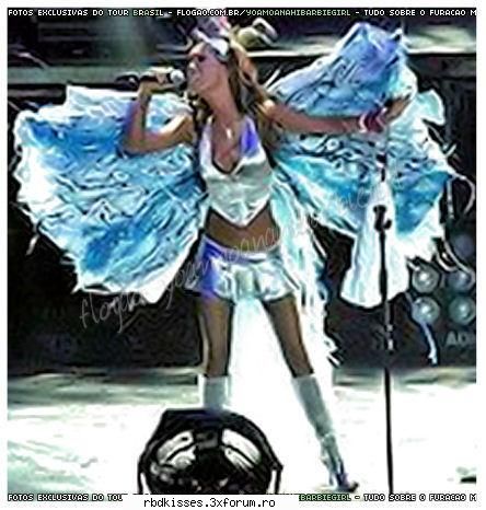 4. anahi in concerte